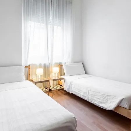 Apartamento Happy & Beautiful Flat In